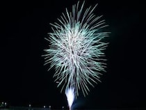 【ながはま赤橋夏まつり】大洲市 夏祭りで伊予灘の夜空に約1800発の花火！夏の楽しさ広がる体験満載（愛媛/大洲市）