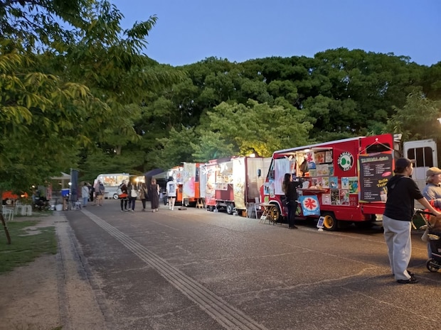 【堀之内夕暮れマルシェ】 夏の夜、城山公園で心地よい夕涼みと美味しいグルメを満喫しよう 【愛媛/松山市】
