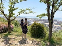 3歳児でも抱っこなしで山頂まで歩ける！？山頂には公園も！？ 季節のお花と飛行機に大興奮の「垣生山」ハイキング♪（愛媛/松山市・おでかけレポ）