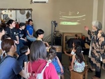 【目と耳で味わう！  即興ショートショートの夜】物語と砂絵が響き合う唯一無二の感動体験（愛媛/松山市）