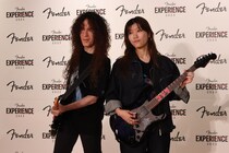 Fenderがゴジラの咆哮を再現するコラボギターを発表！ヒコロヒー＆マーティが生演奏披露