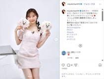 渡辺美優紀、美脚のミニワンピ衣装姿公開！「可愛いぃ～」「みるきーのピンクコーデは最強」