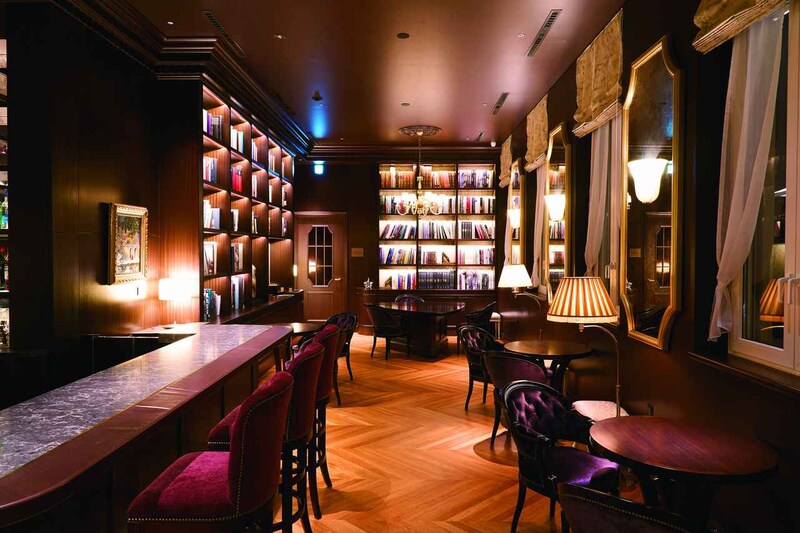 画像: バー「ル・レーヴ」。レストラン「ル・ジャルダン」に隣接しており、アペリティフ、ディジェスティフを楽しみたい