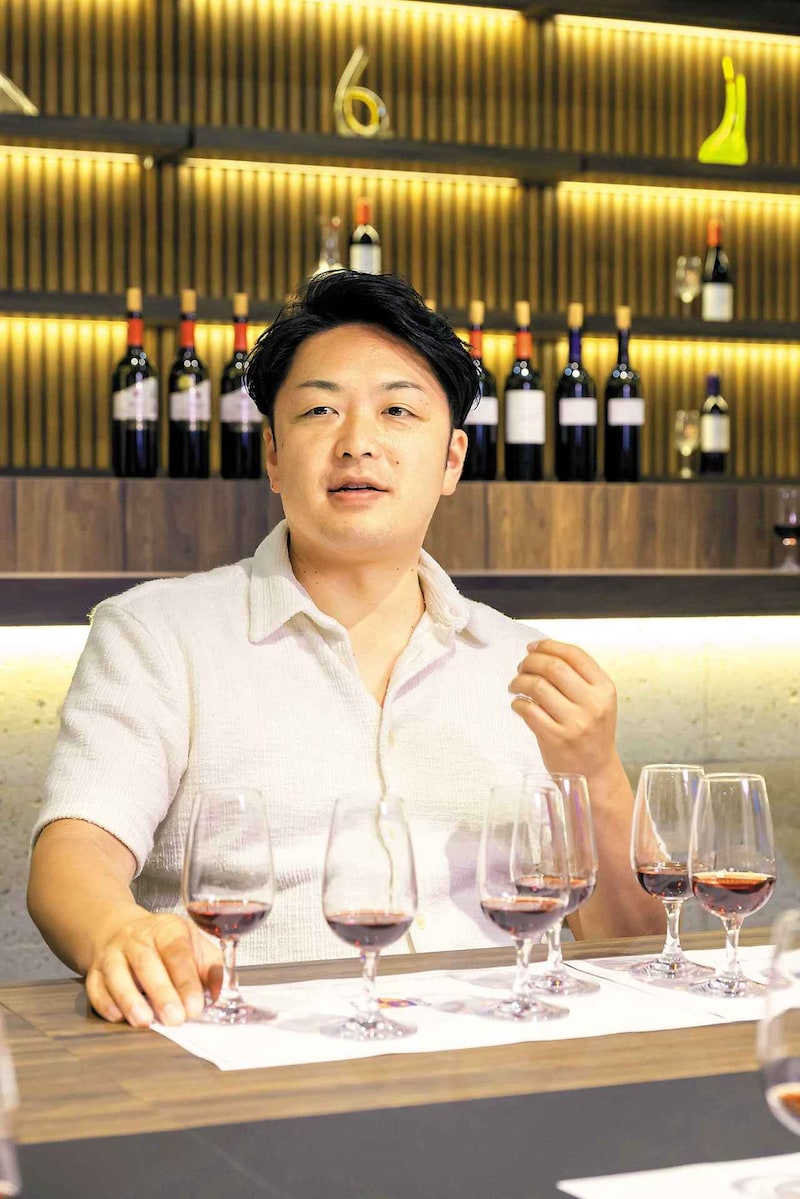 画像: 矢田部匡且(やたべ まさかつ)氏 「東京エディション虎ノ門」ヘッドソムリエ。「パークハイアット東京」「ワイン蔵Tokyo」「ジャン・ジョルジュ東京」を経て、「ピエール・ガニェール」シェフソムリエとして勤務。2020 年より現職