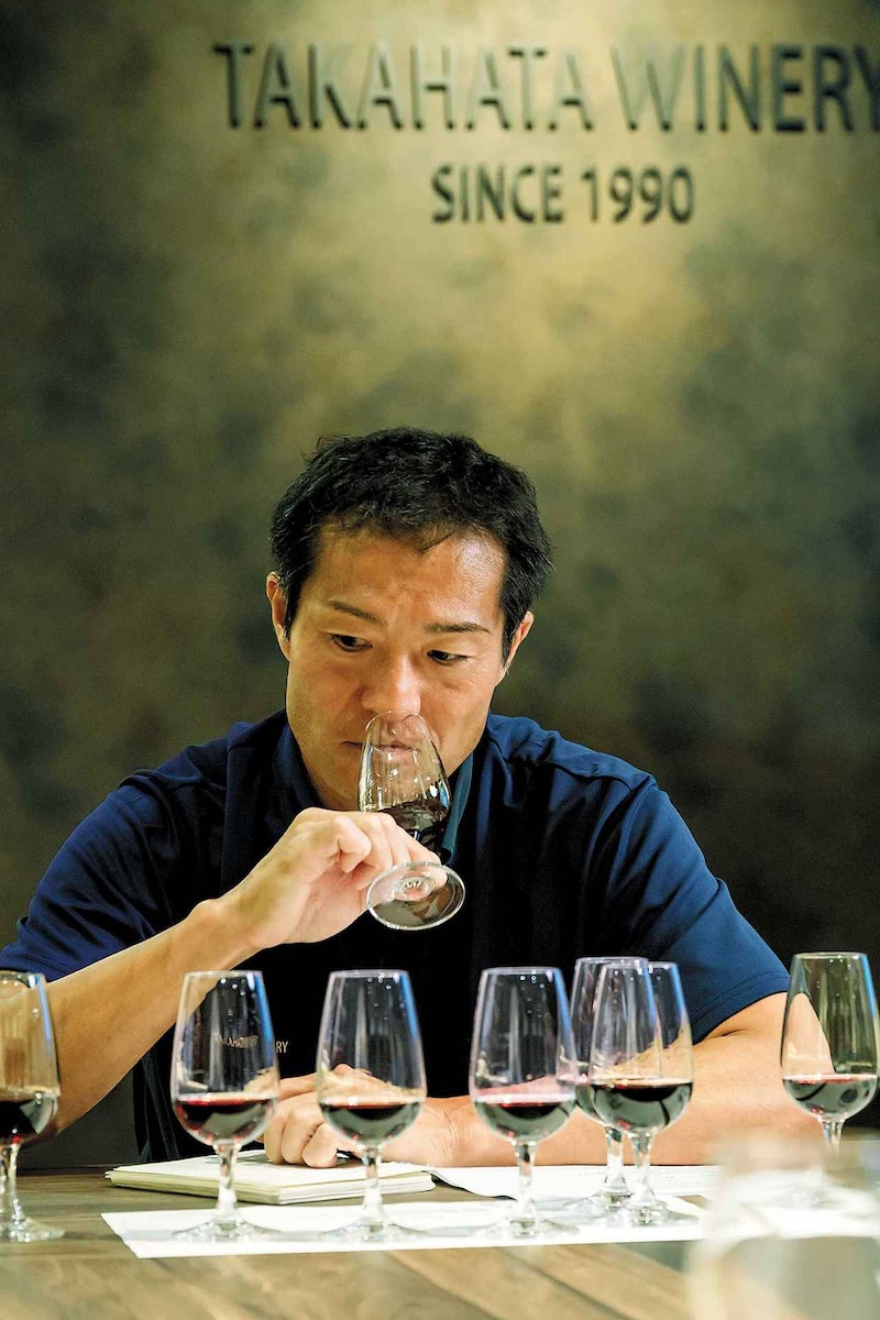 画像: 松田旬一(まつだ しゅんいち)氏 製造部リーダー。1998年に入社。〝Garagiste Winery構想”はカベルネ・ソーヴィニヨンに対する松田氏の思いから立ち上がった