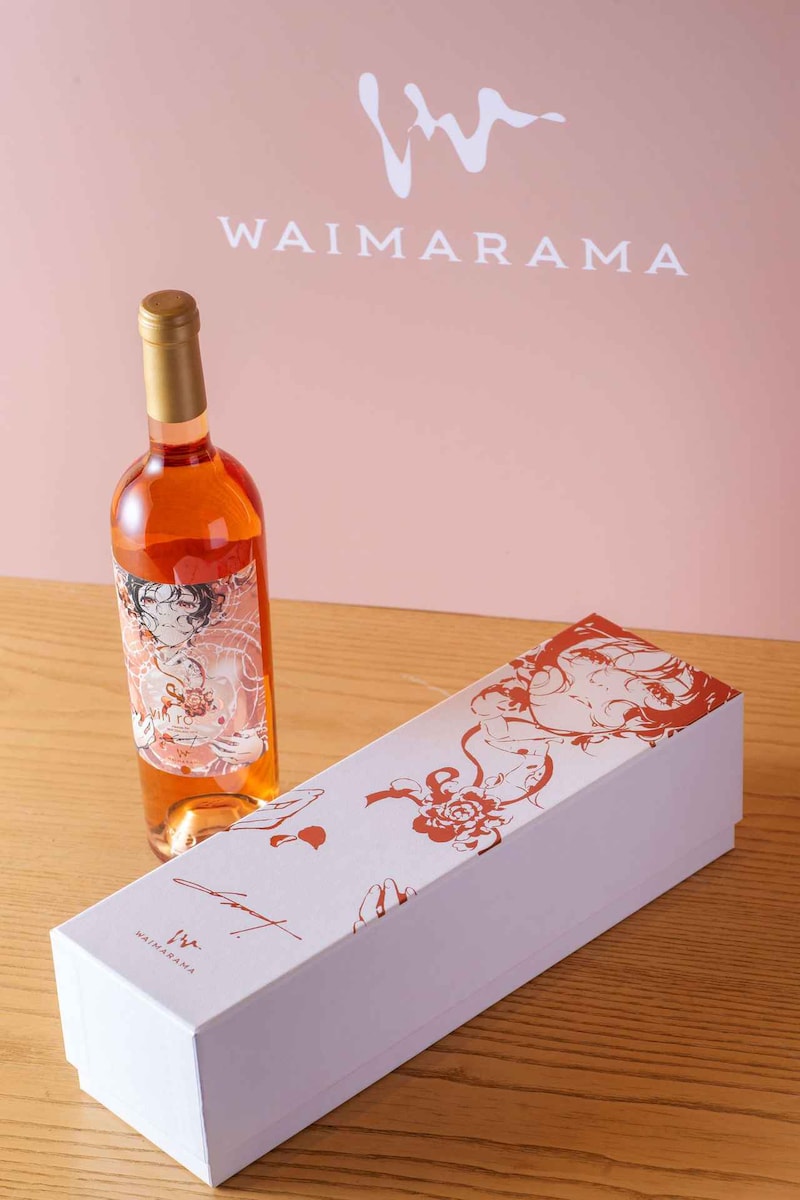 画像: ロゼ色の箔が美しい化粧箱。中にはパンフレットも封入