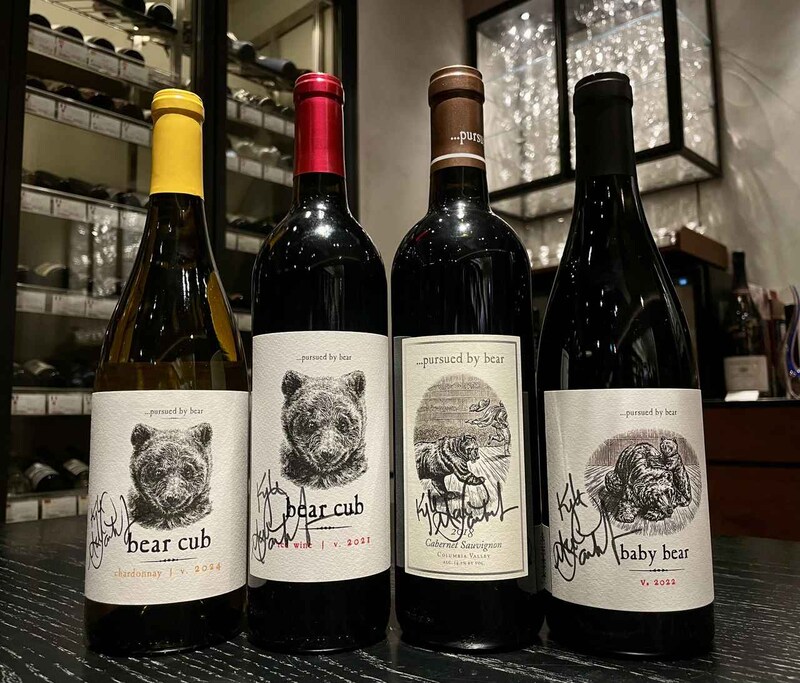画像: 左から『ベア・カブ・シャルドネ2024年』『ベア・カブ・レッドワイン2021年』『カベルネ・ソーヴィニヨン2018年』（バックヴィンテージ）、『ベイビー・ベア シラー2022年』。イベントでは貴重なサイン入りボトルが販売された