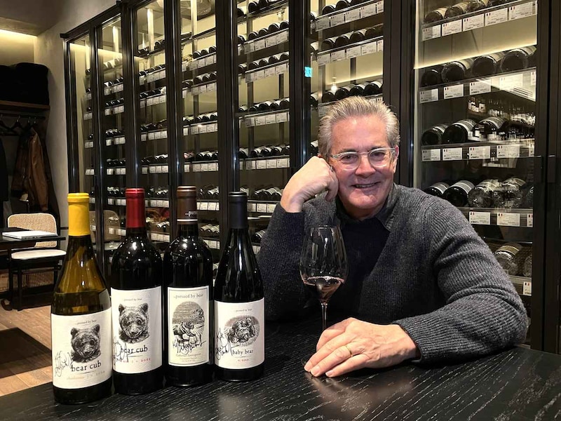 画像: 「みなさん、僕のワインを楽しんでくださいね！」。カイル氏はワインをはじめワシントン州の魅力の伝道師でもある