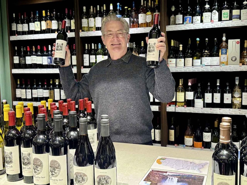 ファン大興奮＆垂涎！人気俳優が愛と情熱をかけるワインとともに登場