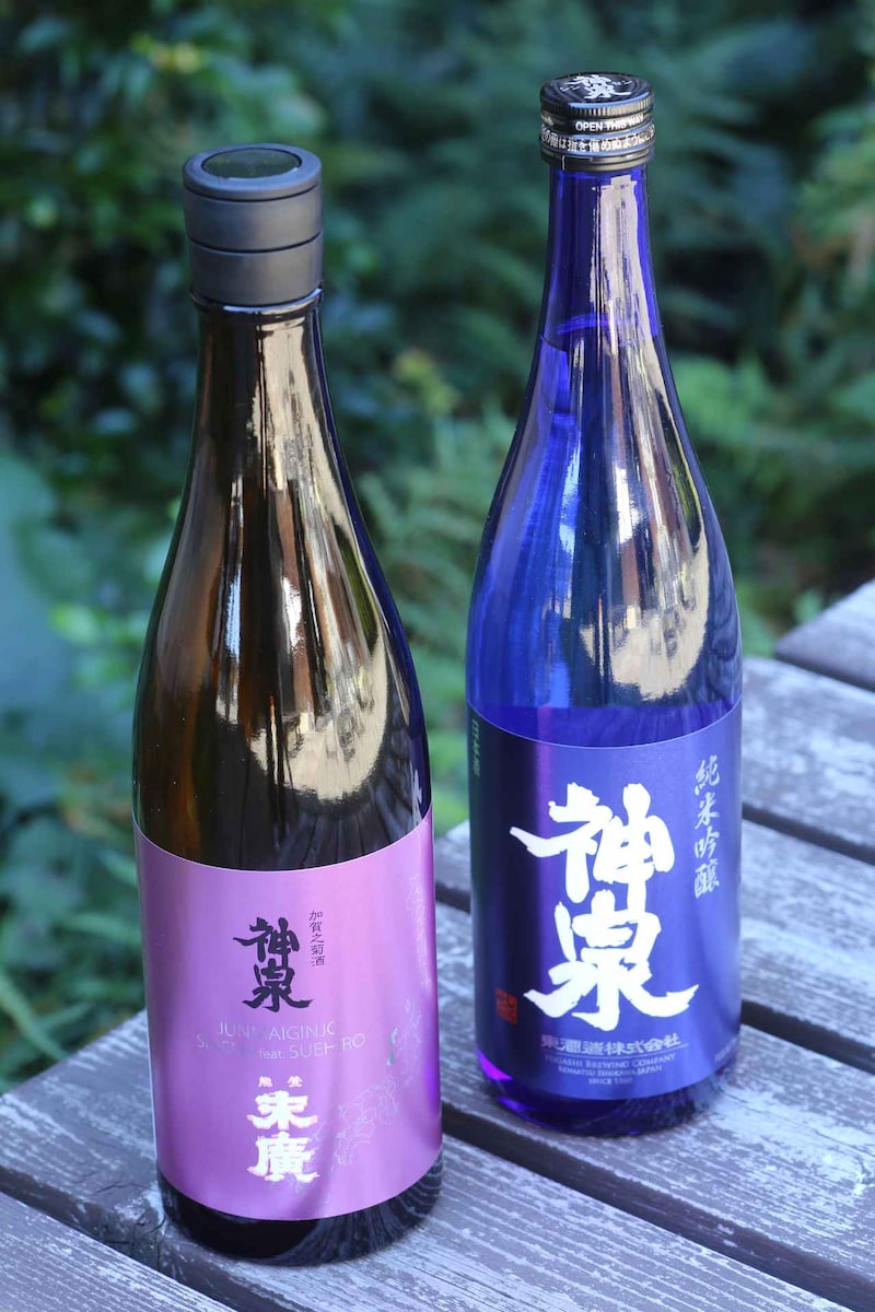 画像: 能登地震で被災した酒蔵「能登末廣」と、「神泉」の酵母を混ぜ合わせチャレンジした共同醸造酒『 神泉フィーチャリング能登末廣[純米吟醸]』。右は「全国燗酒コンテスト2025 」金賞を受賞した『純米吟醸ブルーラベル』