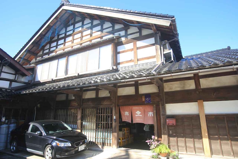 画像: 「古市醤油店」 〒924 - 0843 石川県白山市安吉町78 TEL. 0762 - 75 - 0908 営業時間: 8 : 30~ 18 : 00 定休日:日曜、祝日