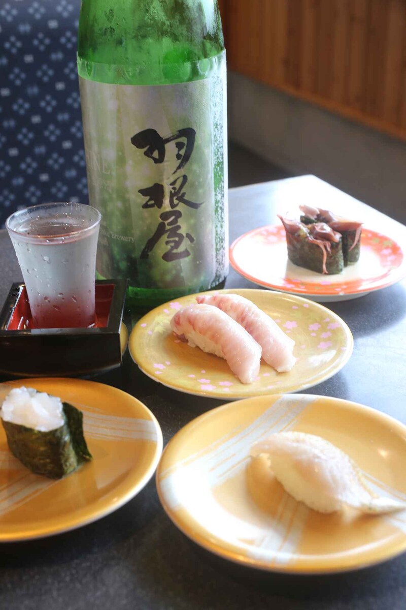 画像: 〒935 - 0004 富山県氷見市北大町25 - 5 TEL. 0766 - 72 - 3400 営業時間：鮮魚・物販施設／8 : 30 ～ 18 : 00、フードコート／8 : 30 ～ 18 : 00、飲食施設／11 : 00～ 18 : 00、回転寿司／ 10:00～20:00 ※店舗によって営業時間は異なります