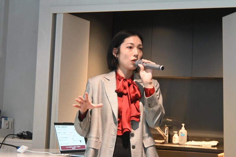 画像: ワインジャーナリストの水上 彩さん