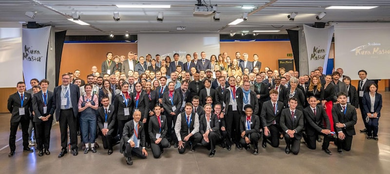 画像: 2025年度参加の審査員、ゲスト、ソムリエ学生たち