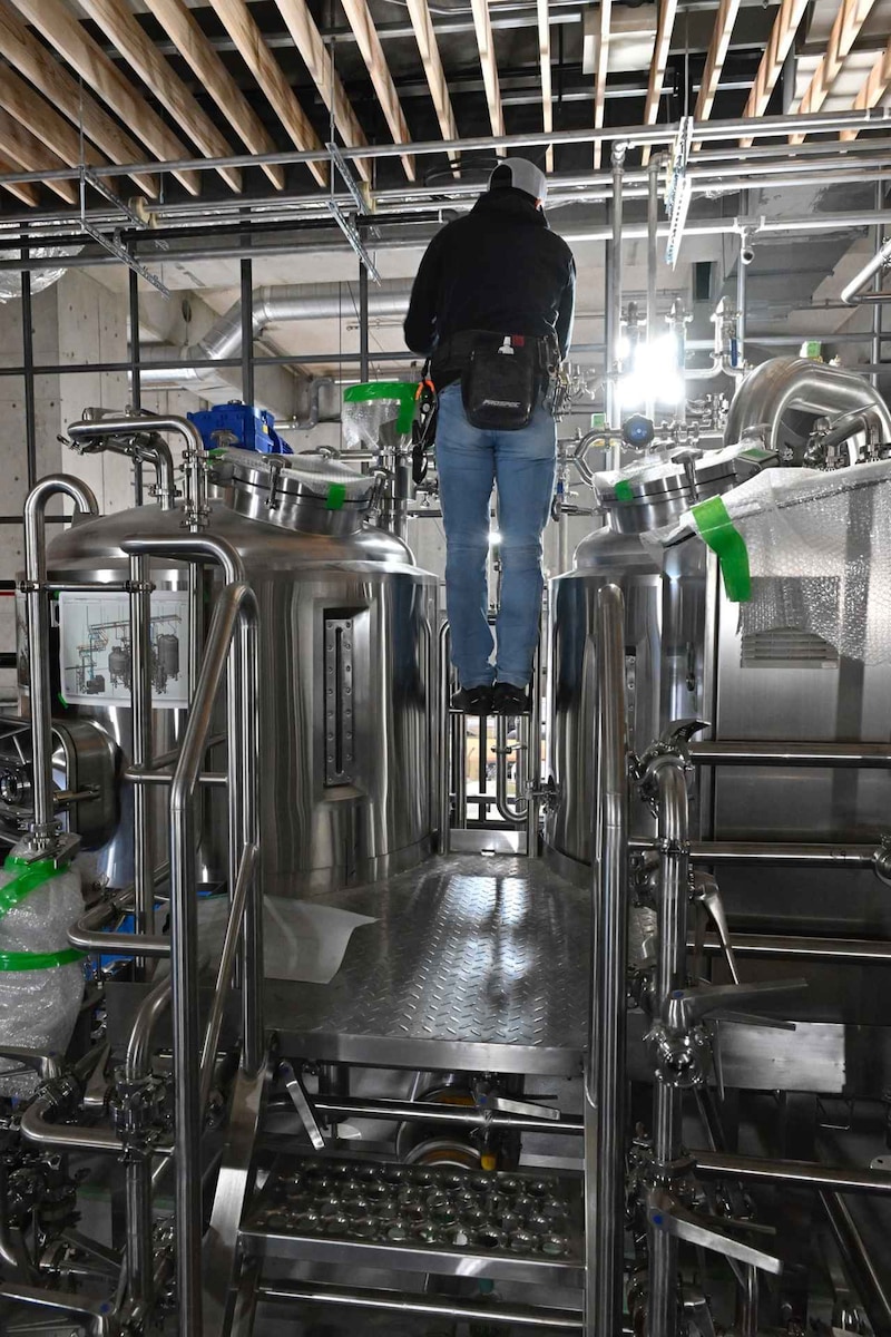 画像1: 品川に誕生した、ヤッホーブルーイングの“造る現場が主役”のブルワリーレストラン