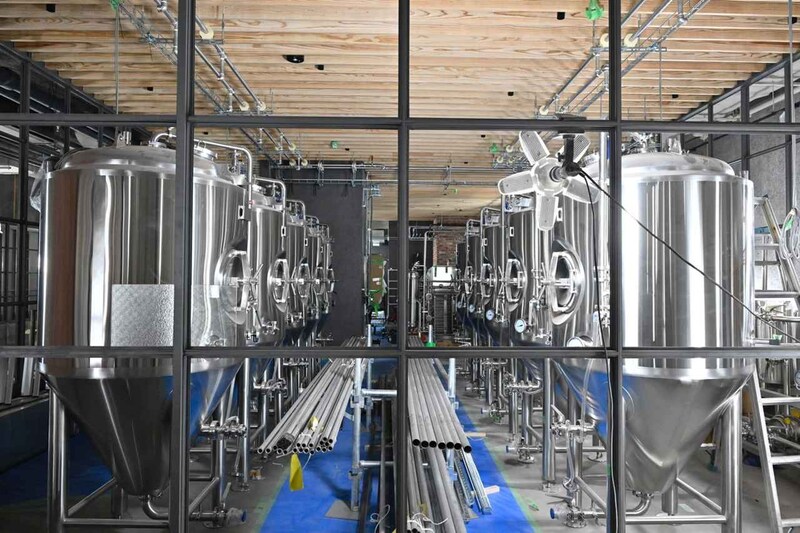 品川に誕生した、ヤッホーブルーイングの“造る現場が主役”のブルワリーレストラン