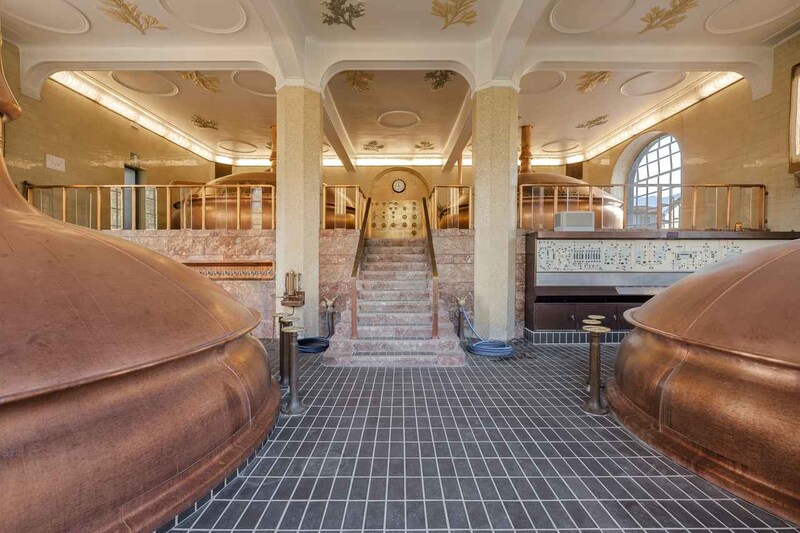 画像: ビッラ・カステッロ社は1997年の設立だが、仕込み窯(350ヘクトリットル)は1897年からこの地でビール造りを行っていたブルワリーのものを受け継いでいる。 発酵/貯酒は700~2,000ヘクトリットルのタンクを適宜使い分ける