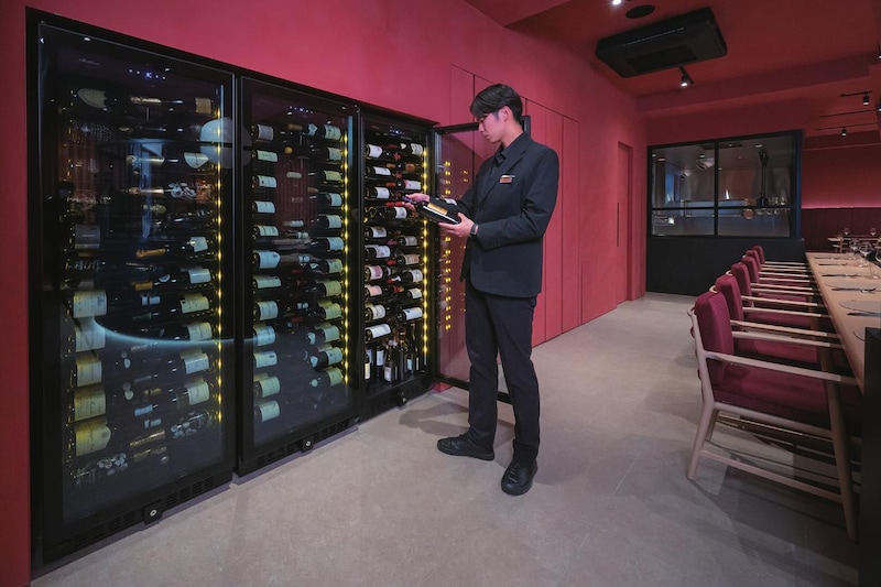 LEDが映える！ビルトインセラーがワイン好きゲストの心をくすぐる『Brilliant（ブリリアント）』