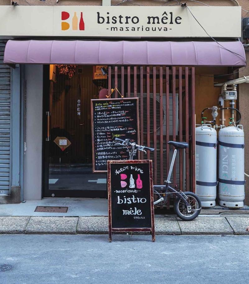 画像: 「神保町駅」から徒歩4分。近隣の住人や会社員など、女性を中心に40~50代のお客が多い