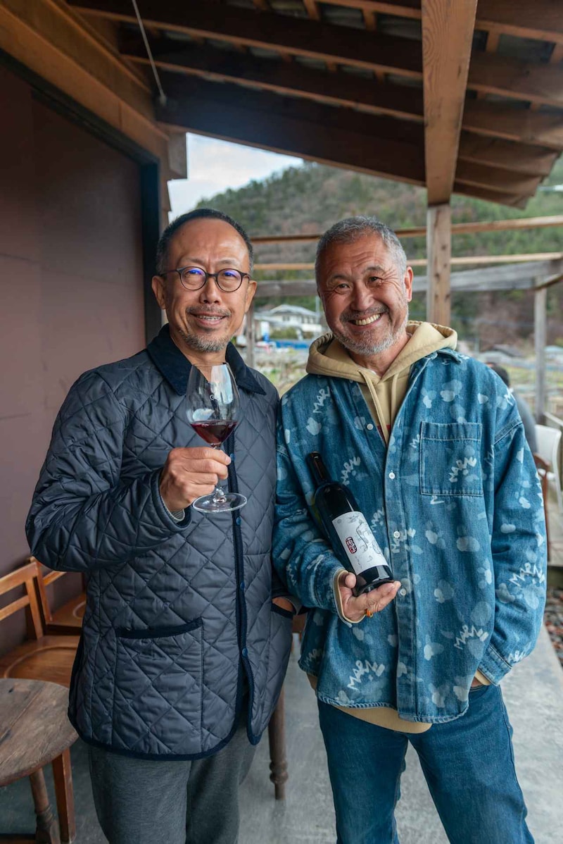 画像: 大橋健一MW（左）と「98WINEs」代表の平山繁之氏