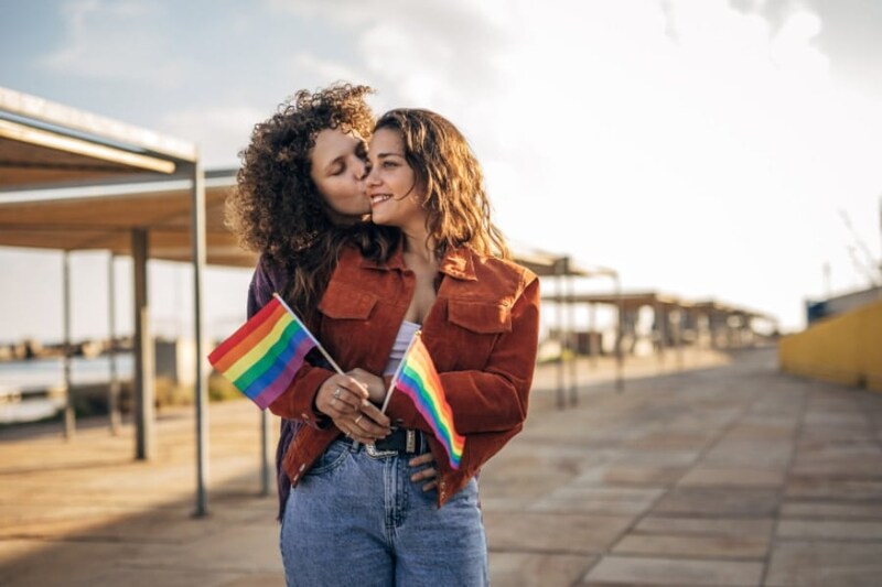 レズビアンのカップルは「破局リスク」が最も高いと判明