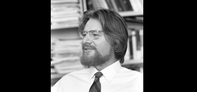 ジョン・スチュアート・ベルの肖像。ベルという名前の科学者を聞くと、電話の発明者を思い浮かべてしまうが、グラハム・ベルとは全くの別人。