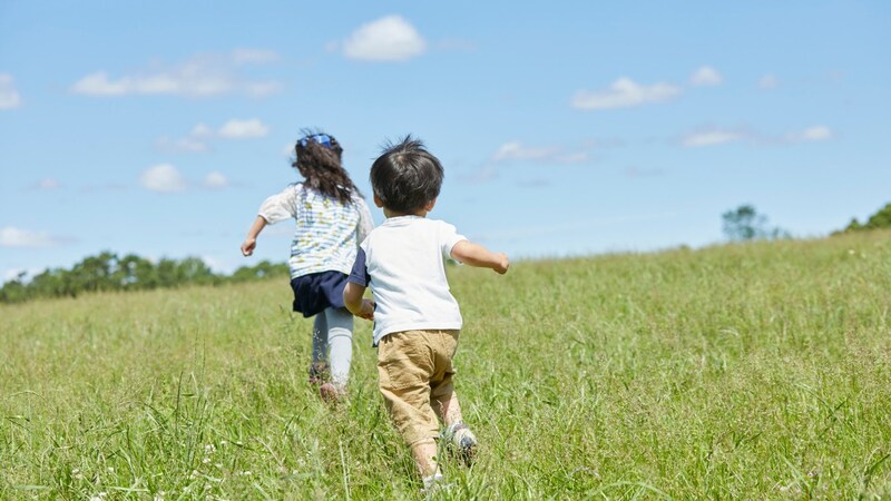 幼い自分を再体験すると記憶力が向上する？
