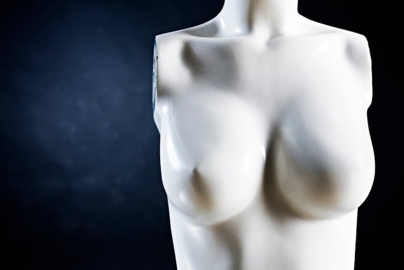 胸の大きい女性は自尊心が高い傾向がある