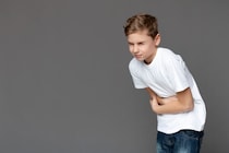 200個の磁石を飲み込んだ少年、腸の一部を切除