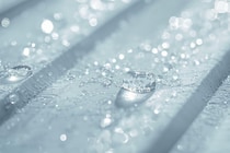 太陽光を97%反射し”空気中の水分を集める”新塗料を開発