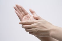 精神疾患を持つ人は自分と他人が触った感覚をうまく区別できない