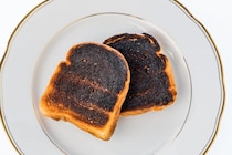 焦げたトーストを食べるとがんになるのか