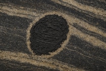 33億年前の岩石に史上最古の「生命の痕跡」を発見