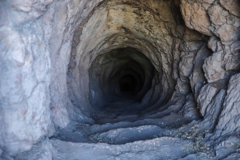 究極の人体実験!完全隔離で「500日間の洞窟生活」を送った登山家