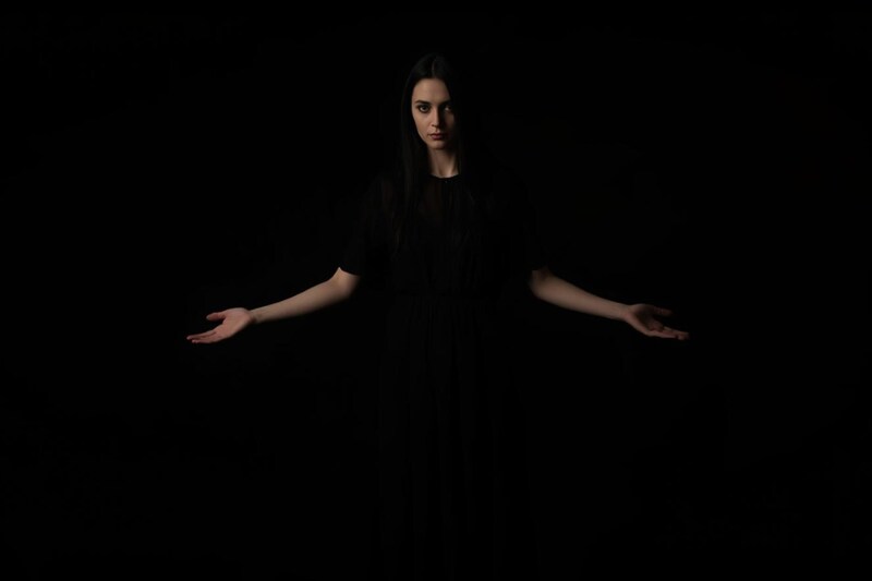 「最も黒い布」を開発、極楽鳥の羽毛から着想（画像あり）