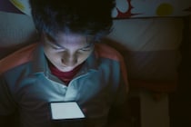 12歳までにスマホを持つと「3つの健康リスク」が高まる