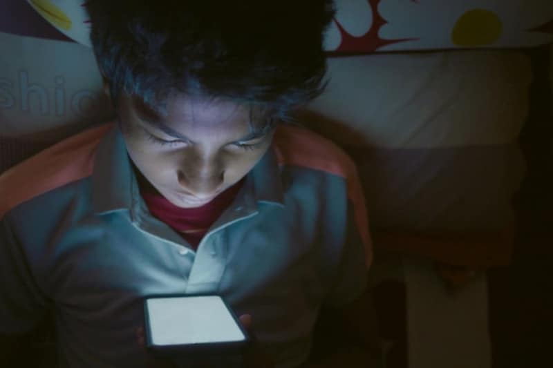 12歳までにスマホを持つと「3つの健康リスク」が高まる