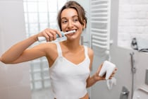 電動歯ブラシは効果的だが、「さらに高価な機器」よりも「良い習慣」が大切