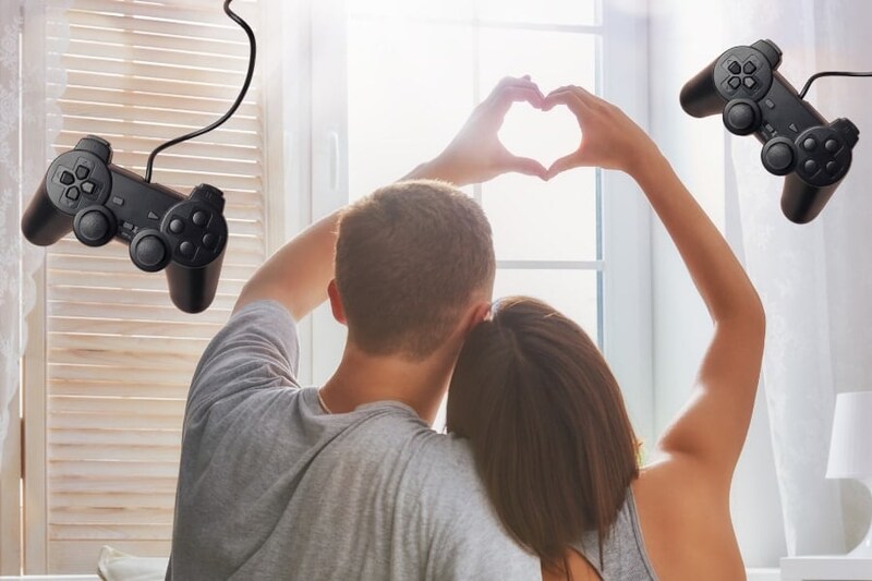 遠距離カップルはゲームの中で手をつないでいた