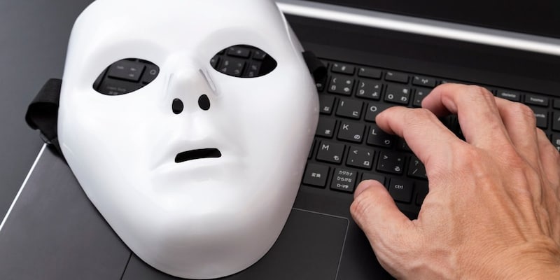 『Science』掲載：偽アカウント相場の核を追え