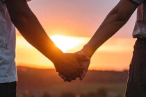 恋愛カップルは「忘れること」まで共有していた