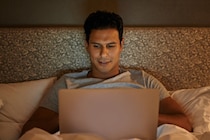 夜型は不安や孤独感が強く「あるもの」に依存しやすくなっていた