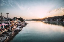 「ガンジス川がかつてない速度で干上がっている」新研究で判明