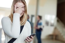 過去の会話を繰り返し思い出してしまう5つの理由