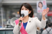 「女性政治家はマスク着用で支持が落ちる」世界初の実証