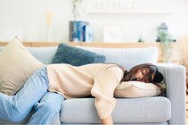 仕事と家事を含めた「総労働時間」は女性就労者の方が長いと判明