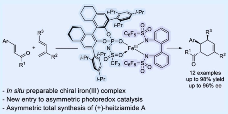レアメタル不要、鉄と青い光で世界初の不斉全合成