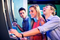 「ギャンブル依存」の人と親しいと自分のリスクも高まる