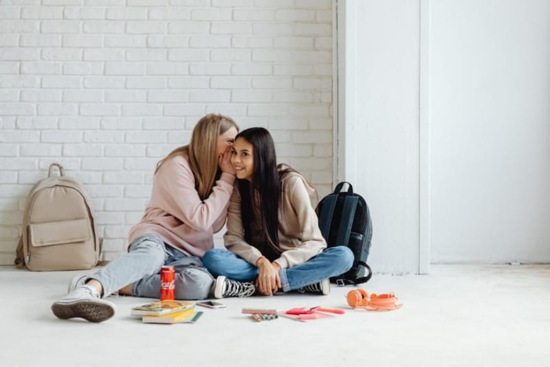 ゴシップネタに惹かれやすくなる心理状態が明らかに