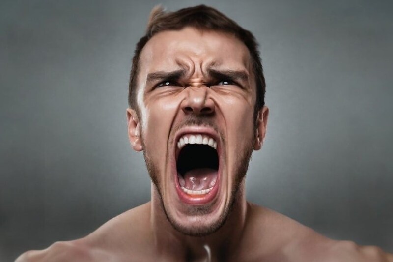 「クソが！」と汚い言葉を叫ぶと身体の痛みだけでなく、心の痛みも緩和される